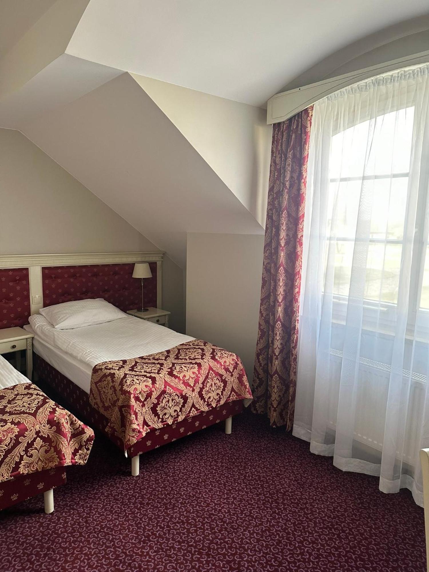 Hotel Sobienie Krolewskie Sobienie Szlacheckie Eksteriør bilde