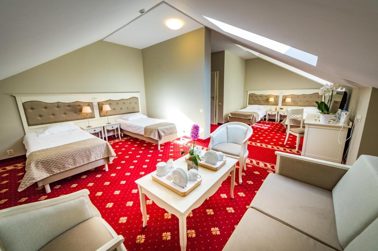 Hotel Sobienie Krolewskie Sobienie Szlacheckie Eksteriør bilde